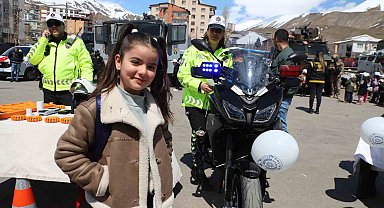 Hakkari'de Polis Haftası etkinliğine yoğun ilgi