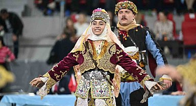 Halk oyunları yarışmasına Manisa Büyükşehir Belediyespor damga vurdu