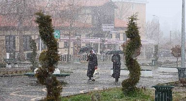 Harput'ta kar yağışı etkisini artırdı, tarihi mekanlar beyaza büründü