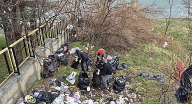 Hazar Gölü sahilindeki kirliliğe müdahale: 10 ton çöp toplandı