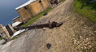 Hilvan'da dehşet anları kamerada: Fırtına çatıları uçurdu, direkleri devirdi