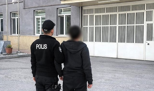 Hırsızlık suçundan aranan şahsı polis yakaladı