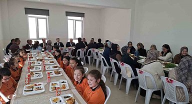 Hisarcık Atatürk İlkokulunda"Aile Yılı" teması kapsamında okul-aile kahvaltı etkinliği