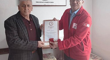Hisarcık'ta 18 kez kan bağışı yapan esnafa bronz madalya