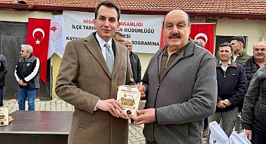 Hisarcık'ta arı üreticilerine fondan şekeri, çiftçilere korunga tohumu dağıtıldı