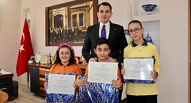Hisarcık'ta "Kitap kurdu" öğrencilere Kaymakam Atam'dan ödül