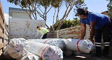 Hortum ve yağıştan zarar gören Kumlucalı çiftçilere sera naylonu desteği
