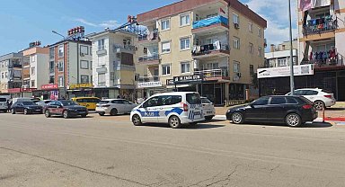 Husumetli akrabalar arasında bıçaklı kavga: 2 yaralı