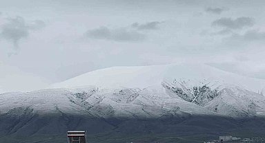Iğdır Ovası'nı çevreleyen sıra dağlar yeniden beyaza büründü