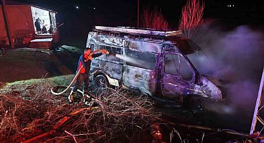 Iğdır'da muhtara ait minibüs yandı: Kundaklama şüphesi