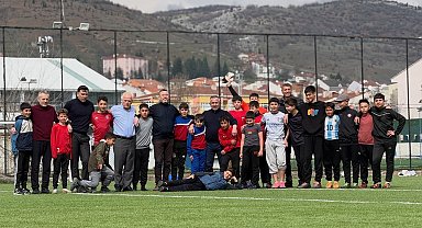 İl Başkanı Yıldırım Gençlik Merkezi'nde gençlerle buluştu