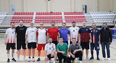 İl Müdürü İlhan, personellerle voleybolda buluştu