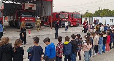 İlkokul öğrencilerinden itfaiye istasyonuna ziyaret