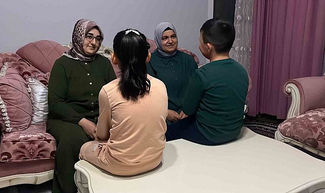 İlkokul öğrencilerinin sıra tartışmasında okula gelen baba, anne ve babaanne 2 çocuğu darp etti