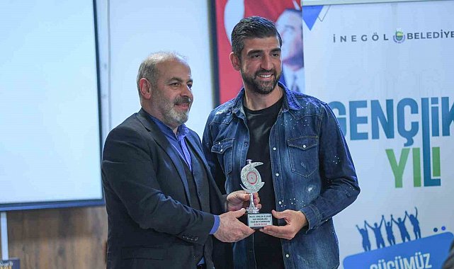 İnegölspor kalecisi Bekir Sevgi 'yılın en iyi sporcusu' seçildi