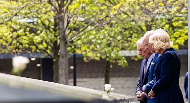 İngiltere Kralı III. Charles 11 Eylül Anıtı'nı ziyaret etti, kurban yakınlarıyla bir araya geldi
