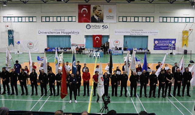 İnönü Üniversitesinin ev sahipliğinde badminton müsabakaları başladı