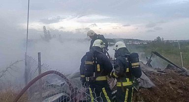 İnşaat şantiyesinde konteyner yangını