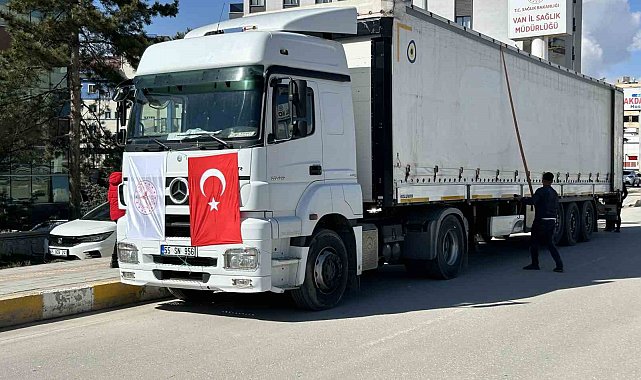 İran'daki savaş mağdurları için Van'dan 3 yardım tırı gönderildi