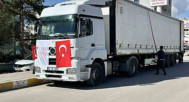İran'daki savaş mağdurları için Van'dan 3 yardım tırı gönderildi