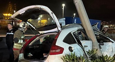 İskenderun'da hurdaya dönen otomobilin sürücüsü yaralandı