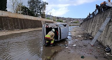 İskenderun'da kanala düşen otomobildeki 2 kişi yaralandı