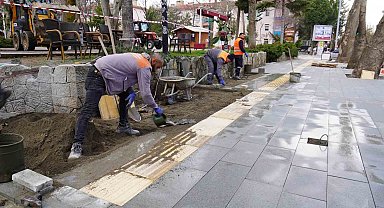 Isparta'da Atatürk Parkı altındaki kaldırım yenileniyor