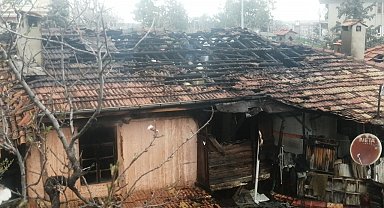Isparta'da iki katlı ev alevlere teslim oldu