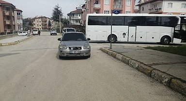 Isparta'da otomobil ile tur otobüsü çarpıştı: 1 yaralı