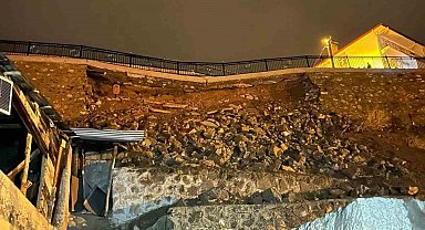 İspir'de heyelan: 2 konut boşaltıldı