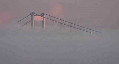 İstanbul Boğazı'nda yoğun sis: Fatih Sultan Mehmet Köprüsü gözden kayboldu