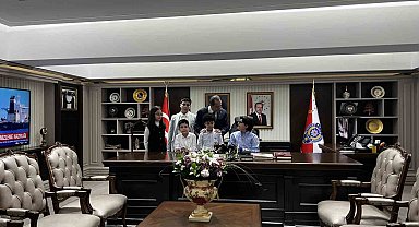 İstanbul İl Emniyet Müdürü Yıldız, koltuğunu şehit çocuğuna devretti