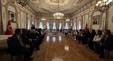 İstanbul Valisi Davut Gül koltuğunu 2'nci sınıfı Asmin Ayşe Aslan'a bıraktı