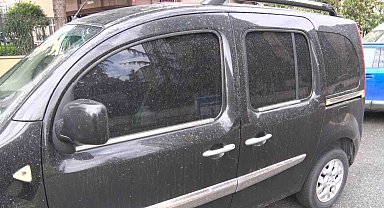 İstanbul'a çamur yağdı, araçlar çamurla kaplandı