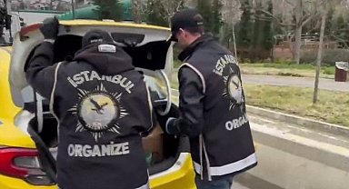 İstanbul'da kaçak silah operasyonu: Takside ve depoda 113 tabanca ele geçirildi