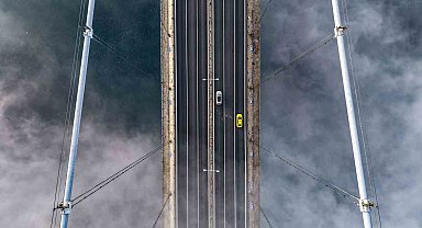 İstanbul'daki yoğun sis Boğaz'da görsel şölen oluşturdu