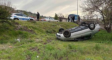 İzinsiz aldığı otomobille kaza yaptılar: 2 yaralı