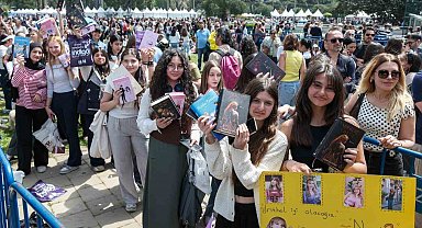 İZKİTAP'ta edebiyat şöleni yaşanıyor