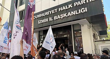 İzmir'de belediye memurları CHP'nin kapısına dayandı