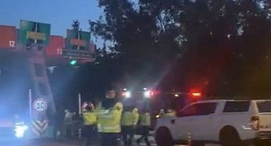 İzmir'de kaza yapan araçta yangın çıktı, sürücü hayatını kaybetti