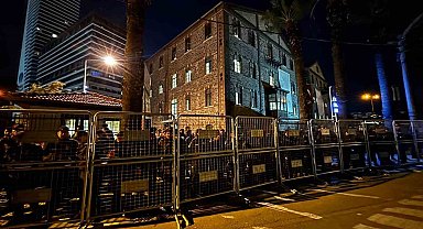 İzmir'de tartışmalı 'Meslek Fabrikası' demir bariyerle çevrildi