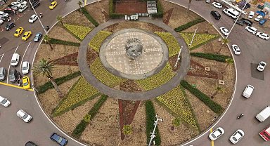 İzmir'in kalbi çiçek açtı