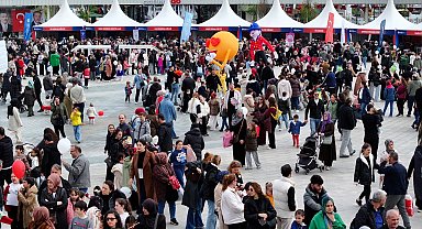 İzmit'te 23 Nisan'a uluslararası ilgi: Çocuklar bayram coşkusunu birlikte yaşıyor