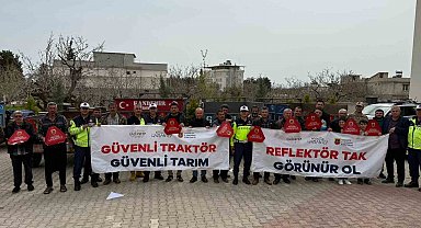 Jandarma 300 traktör sürücüsüne eğitim vererek 600 reflektör dağıttı