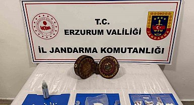 Jandarma Erzurum'da ceylan derisi üzerine yazılmış altın işlemeli Tevrat yakaladı