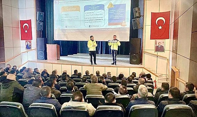 Jandarma trafik ekipleri rehberlik ve bilgilendirme çalışmalarını sürdürüyor