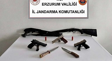 Jandarmadan operasyon: 2 şahıs ve çok sayıda silah yakalandı