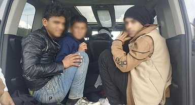 Jandarmanın durdurduğu araçtan düzensiz göçmen çıktı: 2 tutuklama