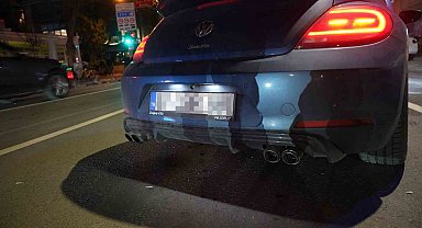 Kadıköy'de abartı egzoz denetimi: Araçlara ceza yağdı