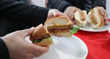 Kadın üreticiler, istiridye mantarından turşu ve köfte yaptı